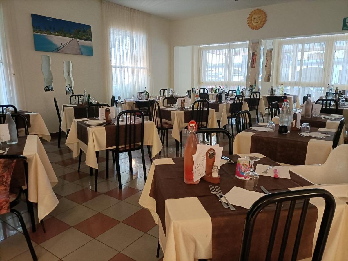Oasi Del Mare Hotel Rimini Eksteriør billede